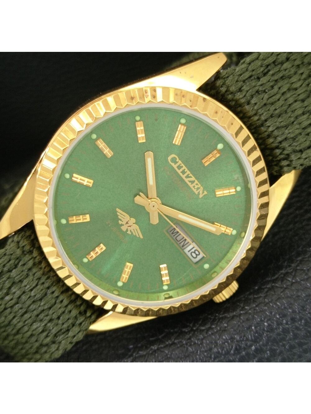 Vintage 1975 Citizen Automatic Mens Gold Watch W/daydate & Green accents